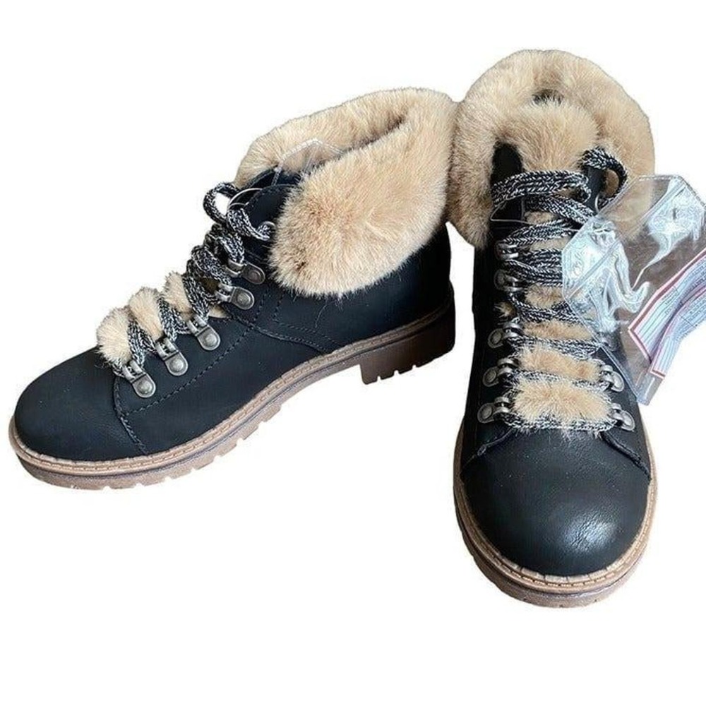 Time & Tru 6‎ M black lace up boots with faux fur NWT